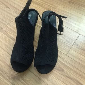 Black Wedges